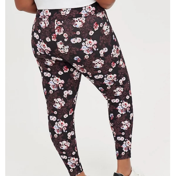 Torrid Pixie Ponte Floral Skull Pants 2X - Picture 3 of 8